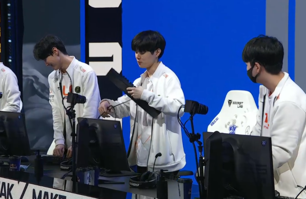 开云体育平台APP-TES横扫FNC，Deft开启传奇时刻2025世界赛3:1（伦敦）