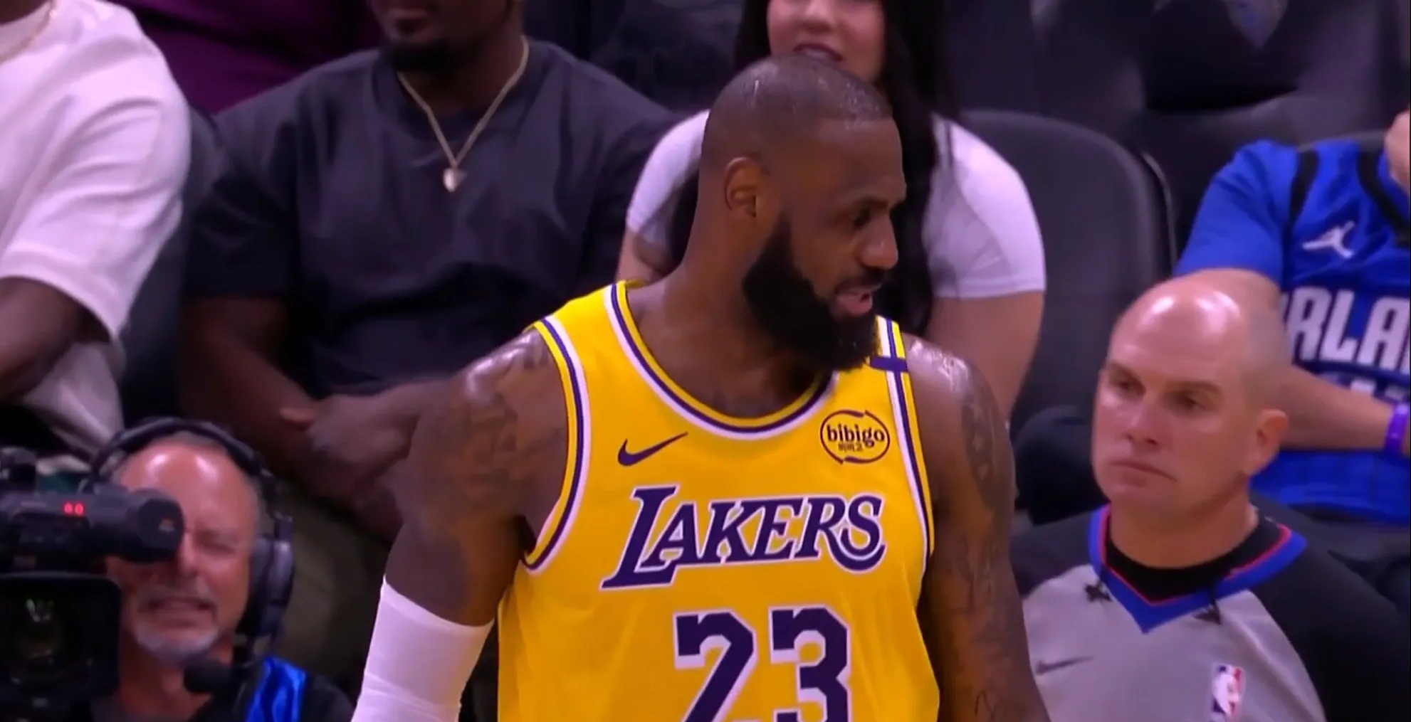 湖人逆转爵士!詹姆斯砍下32分 湖人逆转爵士!詹姆斯砍下32分