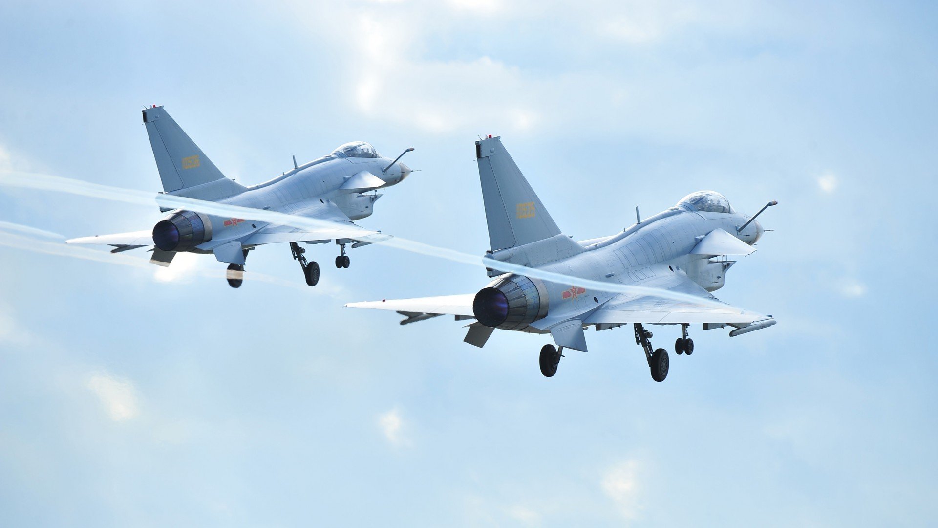 绿茵交响曲，阿尔及利亚的钢铁防线与托尼的独舞时刻