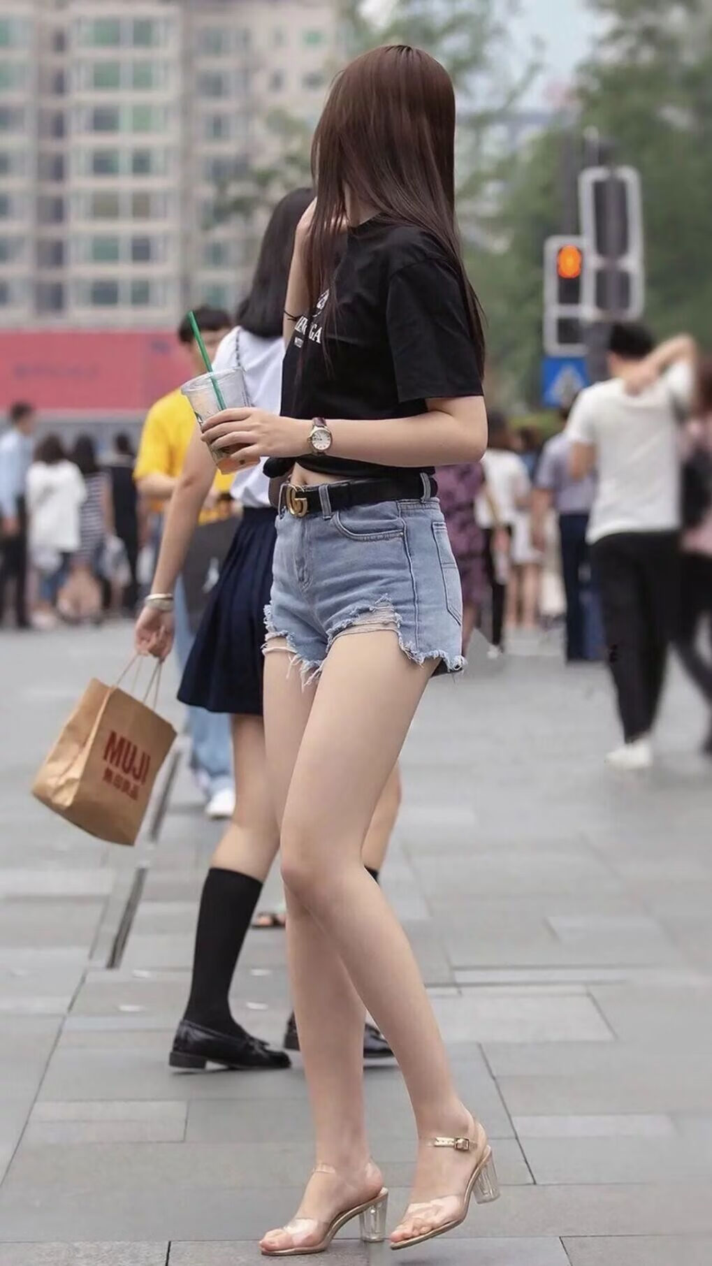 强强对话中的王者归来，苏亚雷斯闪耀赛场，哥伦比亚全场压制芬兰